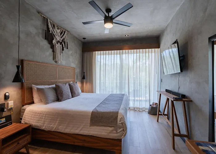 Apartment Location With Rooftop Pool, Gym And Padel Court *